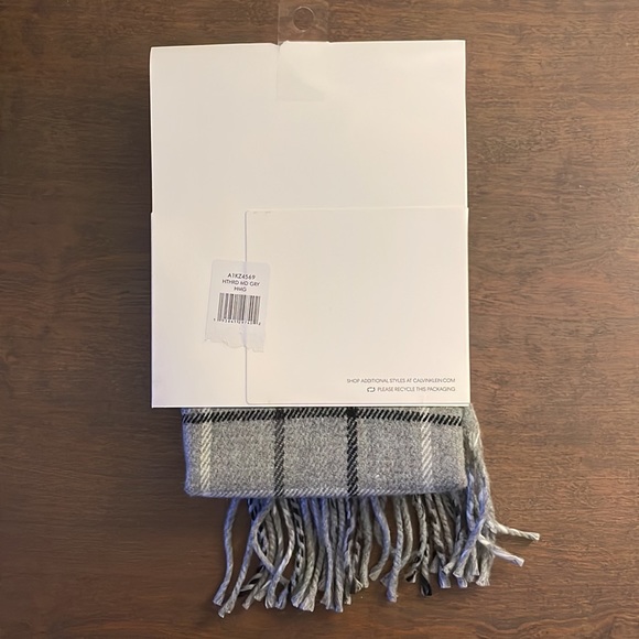 Calvin Klein 2 piece set - Picture 7 of 9